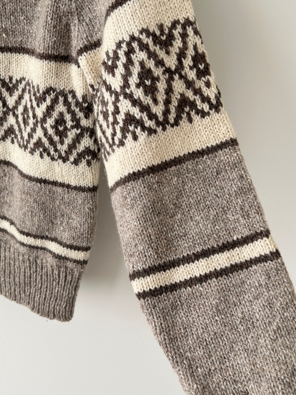 Kauri Kraft 100% Pure Virgin Wool Handknit Cowichan Style Cardigan - Picture 15 of 16